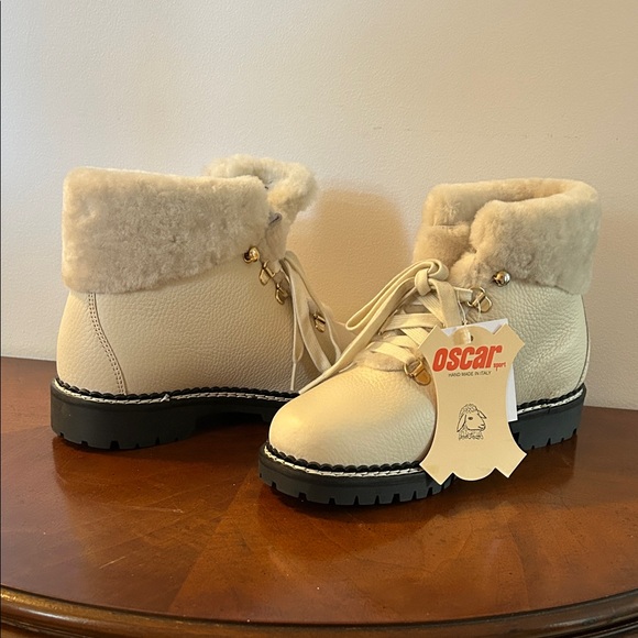 Oscar de la Renta Shoes - Oscar de la Renta Cream Shearling Collar Winter Boots